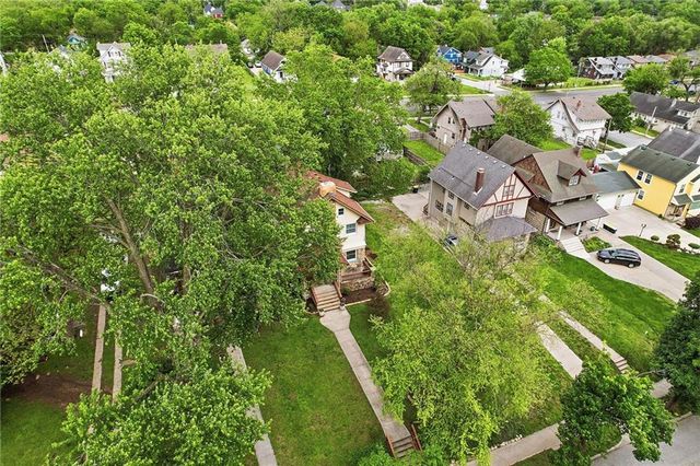 3925 Manheim Road, Kansas City, MO 64110