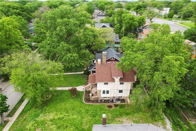 3925 Manheim Road, Kansas City, MO 64110