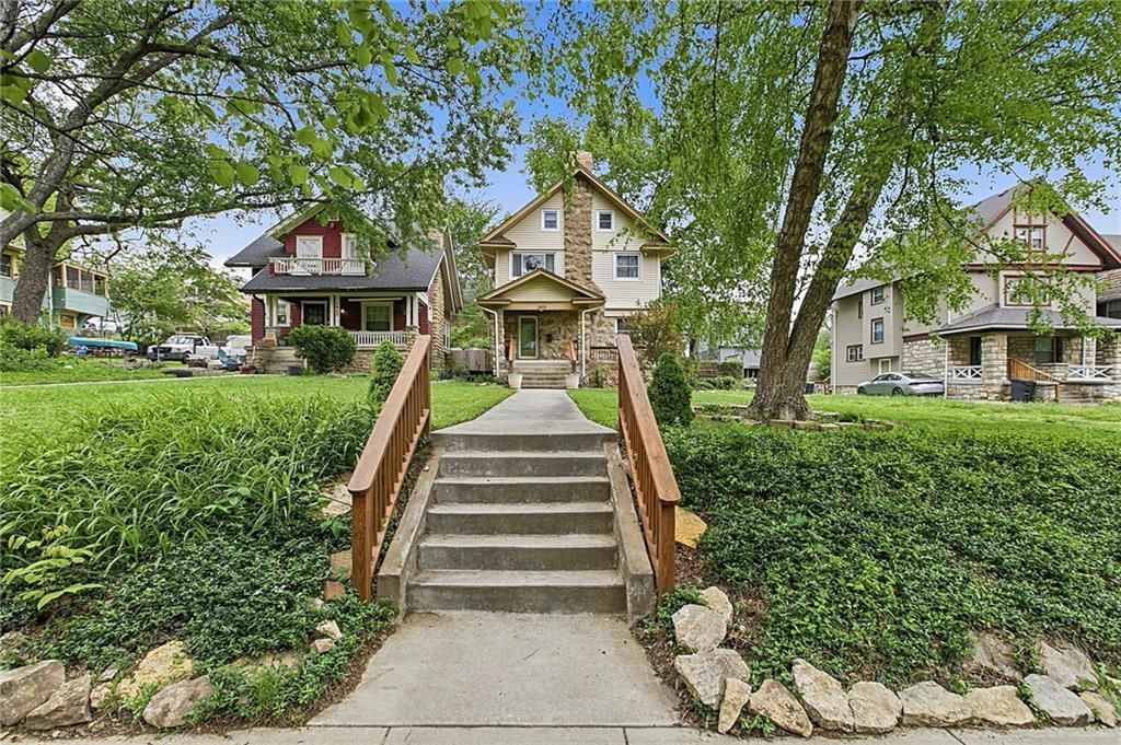 3925 Manheim Road, Kansas City, MO 64110