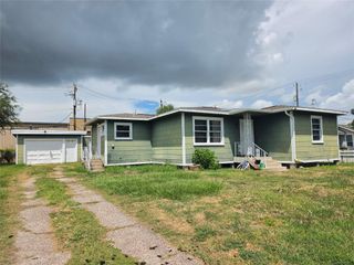 5902 Avenue S 1/2, Galveston, TX 77551
