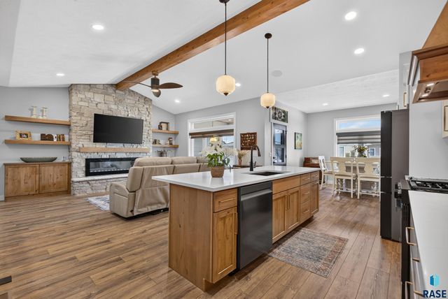 5504 SE Morningside Cir Circle, Sioux Falls, SD 57110
