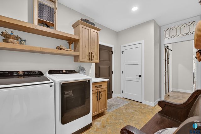5504 SE Morningside Cir Circle, Sioux Falls, SD 57110