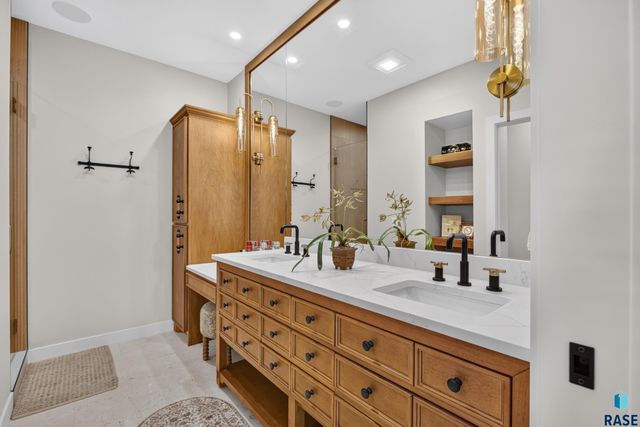 5504 SE Morningside Cir Circle, Sioux Falls, SD 57110