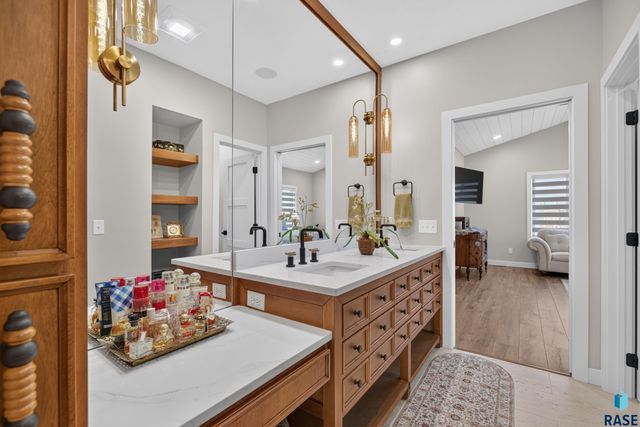5504 SE Morningside Cir Circle, Sioux Falls, SD 57110
