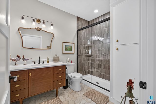 5504 SE Morningside Cir Circle, Sioux Falls, SD 57110