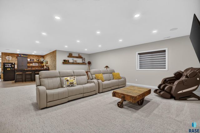 5504 SE Morningside Cir Circle, Sioux Falls, SD 57110