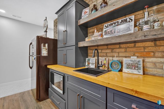 5504 SE Morningside Cir Circle, Sioux Falls, SD 57110