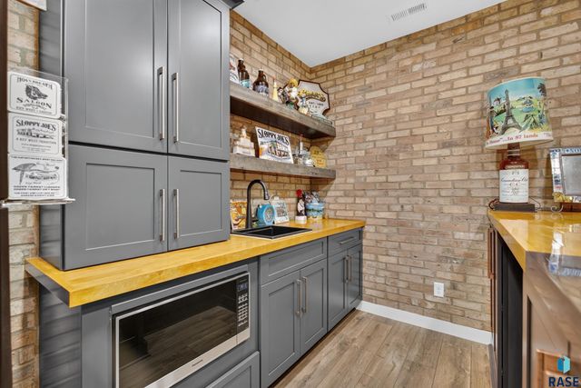 5504 SE Morningside Cir Circle, Sioux Falls, SD 57110