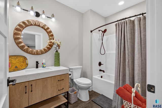 5504 SE Morningside Cir Circle, Sioux Falls, SD 57110