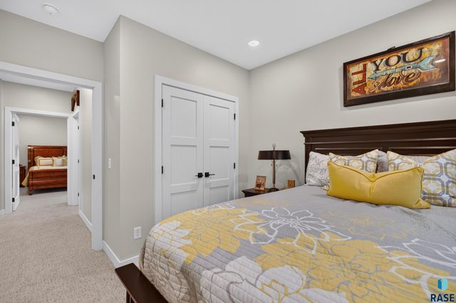 5504 SE Morningside Cir Circle, Sioux Falls, SD 57110