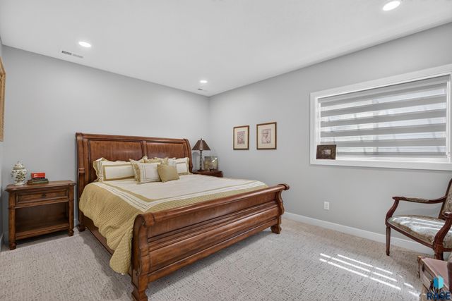 5504 SE Morningside Cir Circle, Sioux Falls, SD 57110