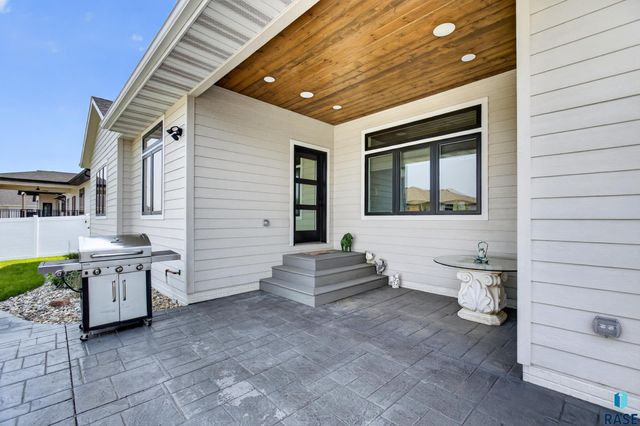 5504 SE Morningside Cir Circle, Sioux Falls, SD 57110