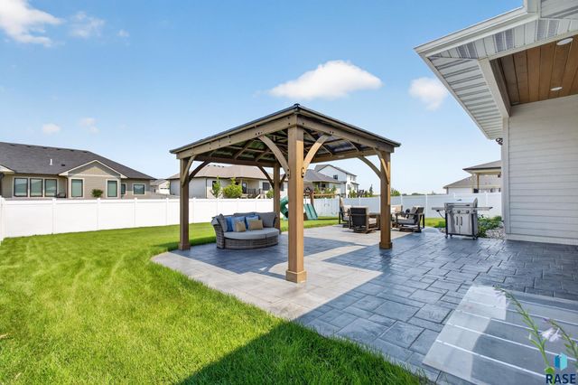 5504 SE Morningside Cir Circle, Sioux Falls, SD 57110