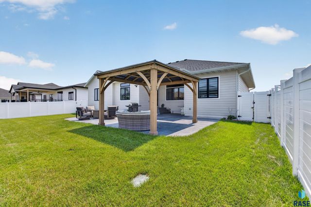 5504 SE Morningside Cir Circle, Sioux Falls, SD 57110