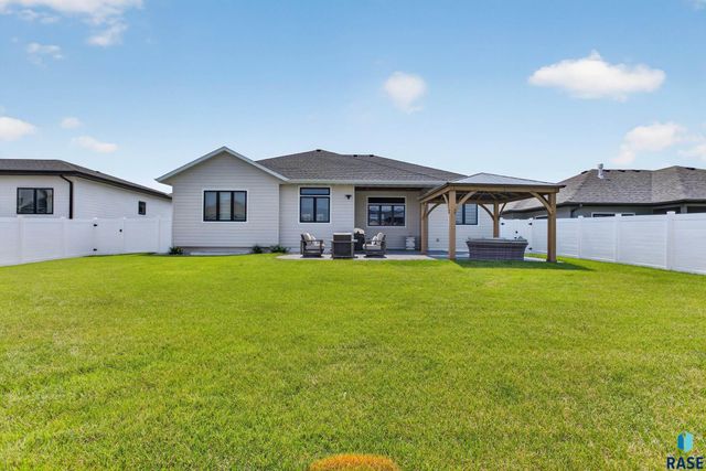 5504 SE Morningside Cir Circle, Sioux Falls, SD 57110