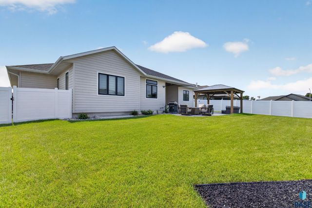5504 SE Morningside Cir Circle, Sioux Falls, SD 57110
