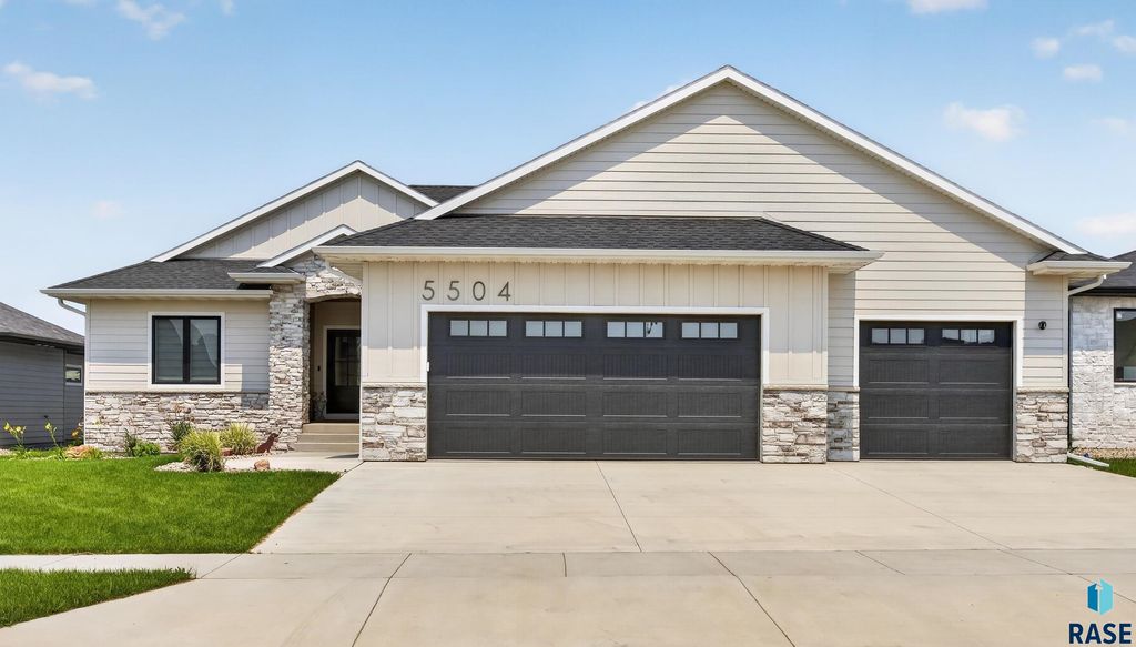 5504 SE Morningside Cir Circle, Sioux Falls, SD 57110
