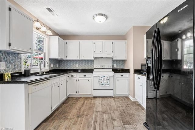 2045 Ardmore Village Lane, Winston-salem, NC 27127