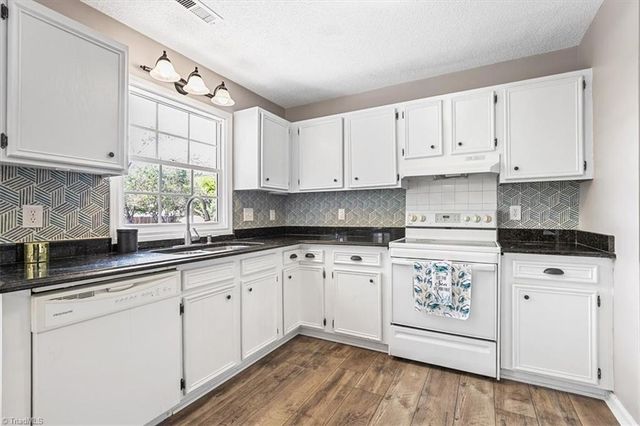 2045 Ardmore Village Lane, Winston-salem, NC 27127