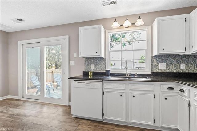 2045 Ardmore Village Lane, Winston-salem, NC 27127
