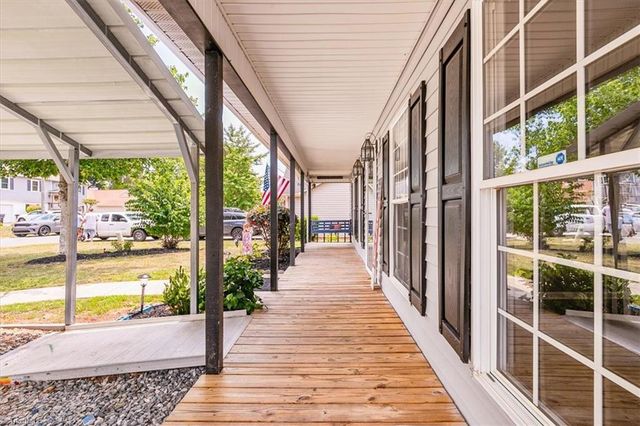 2045 Ardmore Village Lane, Winston-salem, NC 27127