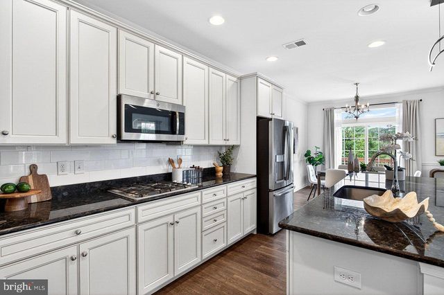 4 BRAEBURN DR, Skillman, NJ 08558