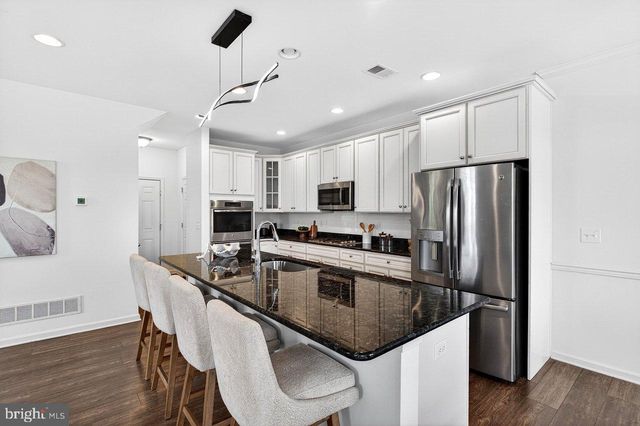 4 BRAEBURN DR, Skillman, NJ 08558