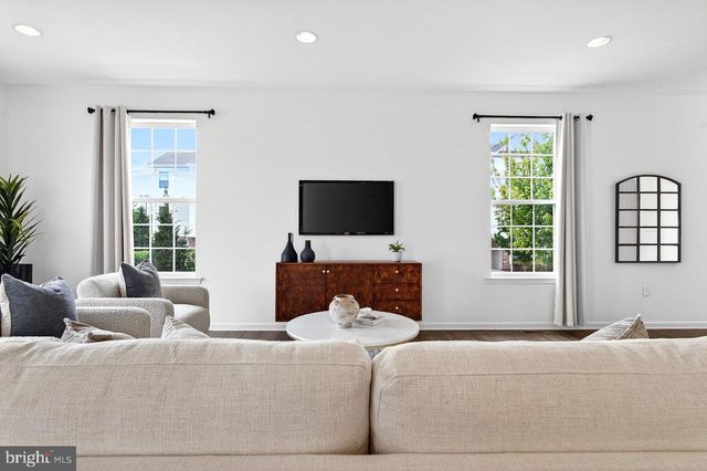 4 BRAEBURN DR, Skillman, NJ 08558