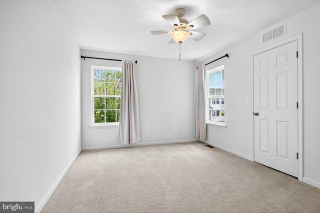 4 BRAEBURN DR, Skillman, NJ 08558