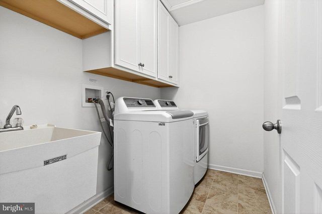 4 BRAEBURN DR, Skillman, NJ 08558