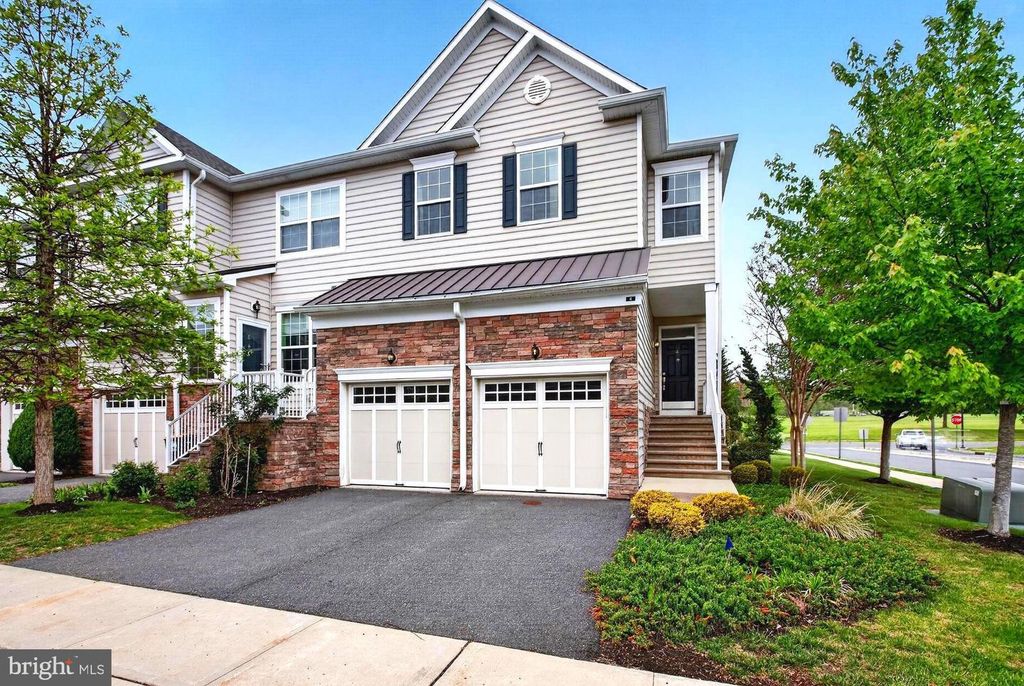4 BRAEBURN DR, Skillman, NJ 08558