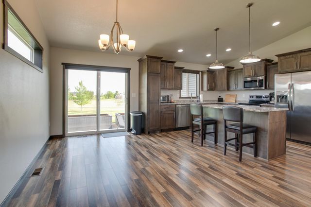 601 27th Avenue W, West Fargo, ND 58078