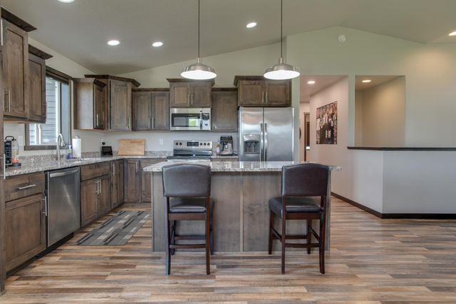 601 27th Avenue W, West Fargo, ND 58078
