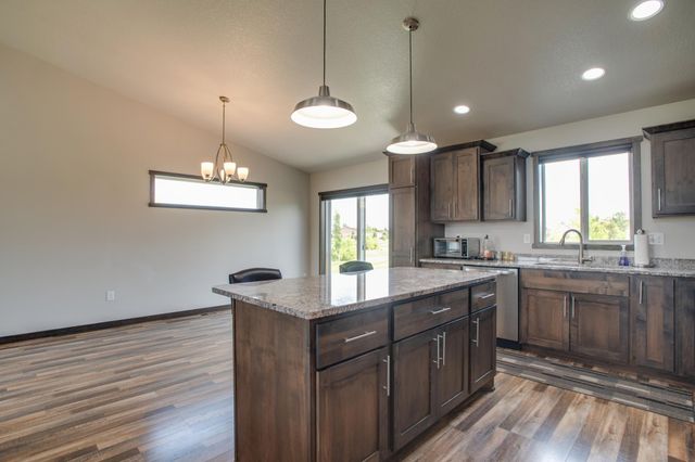 601 27th Avenue W, West Fargo, ND 58078
