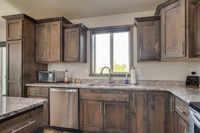 601 27th Avenue W, West Fargo, ND 58078