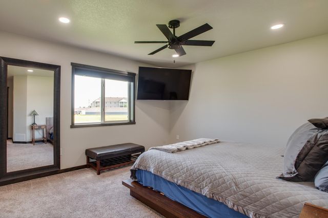 601 27th Avenue W, West Fargo, ND 58078