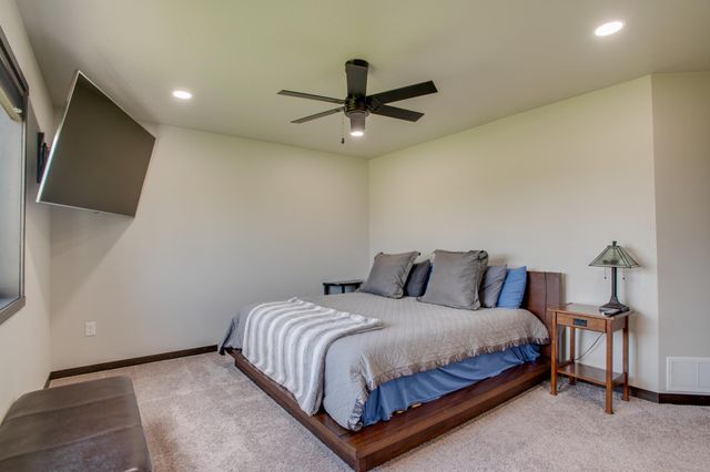 601 27th Avenue W, West Fargo, ND 58078