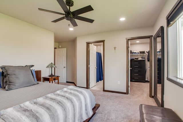 601 27th Avenue W, West Fargo, ND 58078
