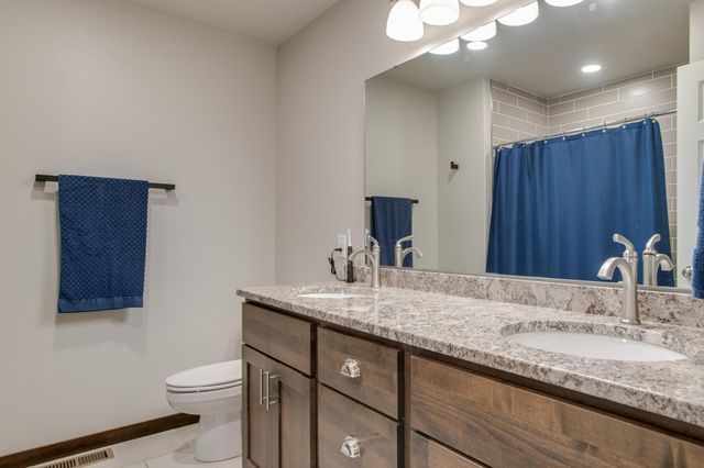 601 27th Avenue W, West Fargo, ND 58078