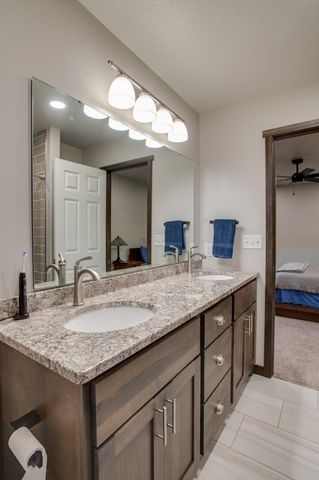 601 27th Avenue W, West Fargo, ND 58078