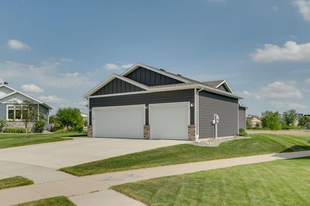601 27th Avenue W, West Fargo, ND 58078