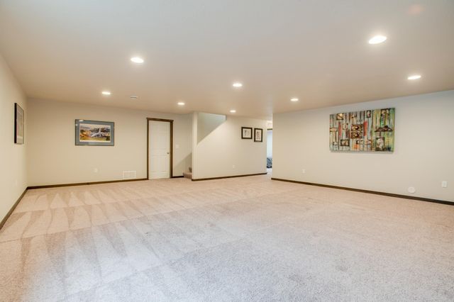601 27th Avenue W, West Fargo, ND 58078