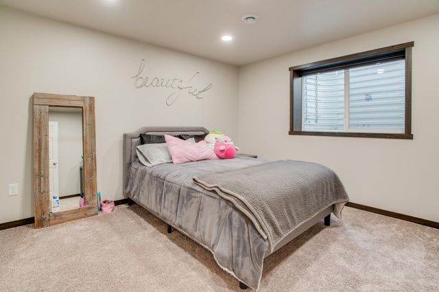 601 27th Avenue W, West Fargo, ND 58078