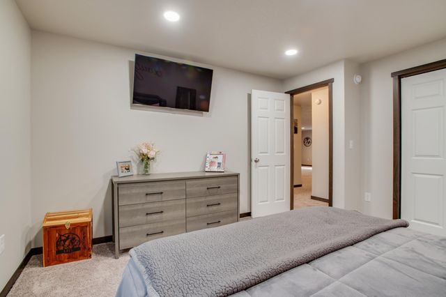 601 27th Avenue W, West Fargo, ND 58078