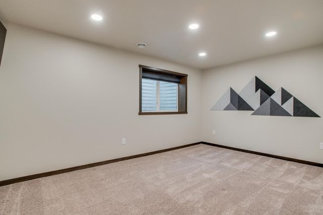 601 27th Avenue W, West Fargo, ND 58078