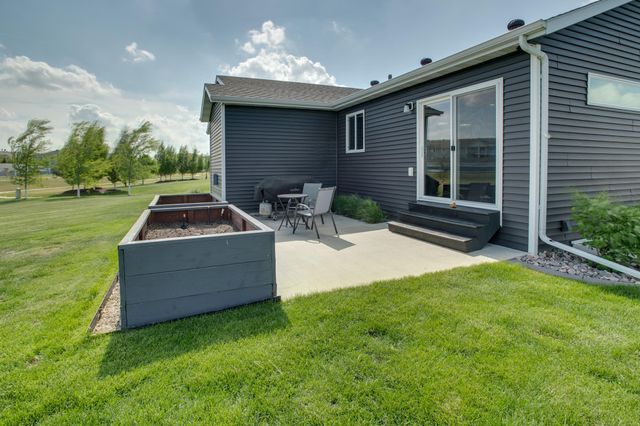 601 27th Avenue W, West Fargo, ND 58078