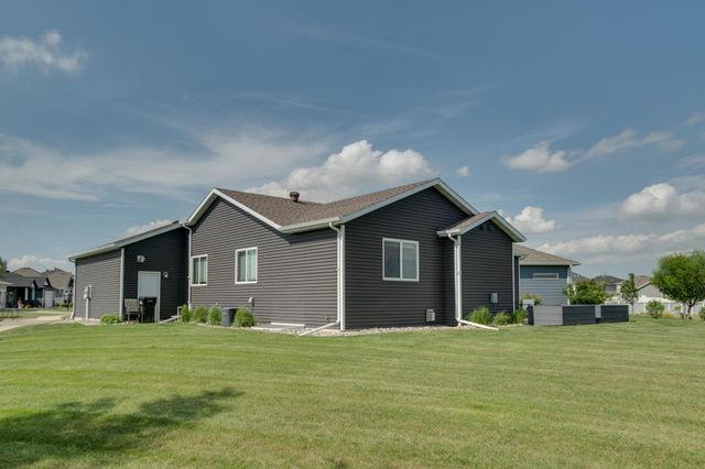601 27th Avenue W, West Fargo, ND 58078