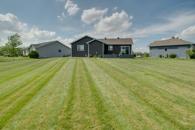 601 27th Avenue W, West Fargo, ND 58078
