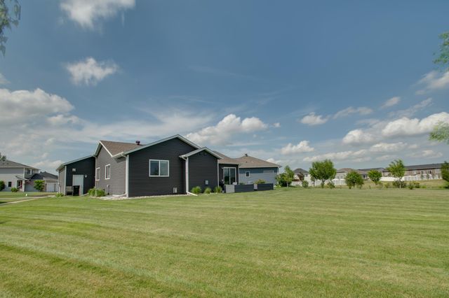 601 27th Avenue W, West Fargo, ND 58078