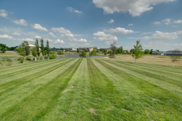 601 27th Avenue W, West Fargo, ND 58078
